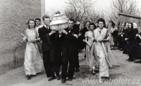 Pohřeb se smutečním průvodem