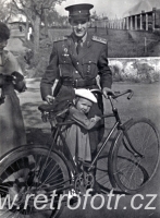 Důstojník s rodinou